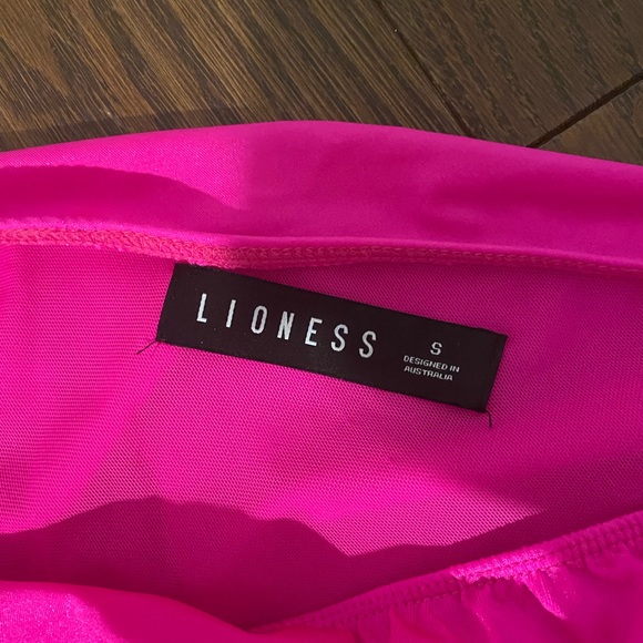 the goddess crop top in pink - Picture 5 of 5